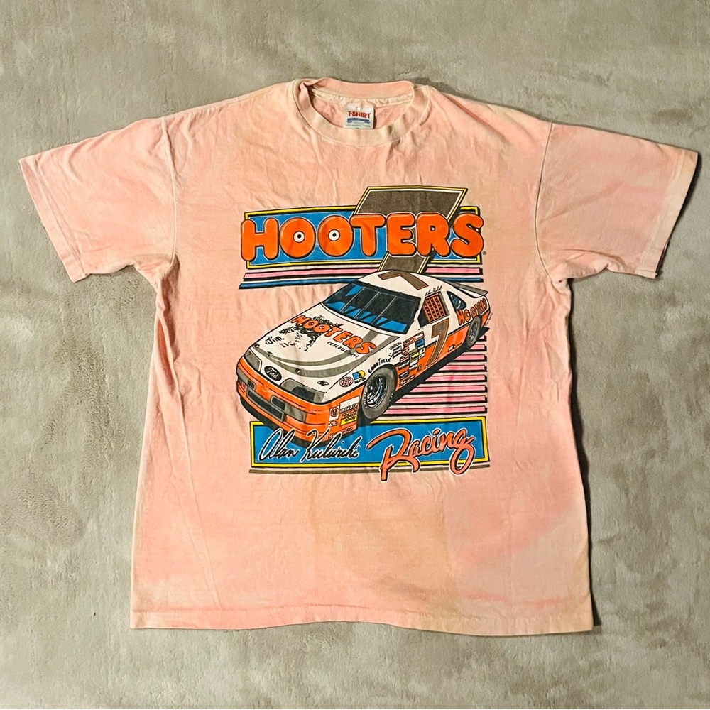 Vintage 90s Hooters Racing Team Pink Dyed T-Shirt Size Medium